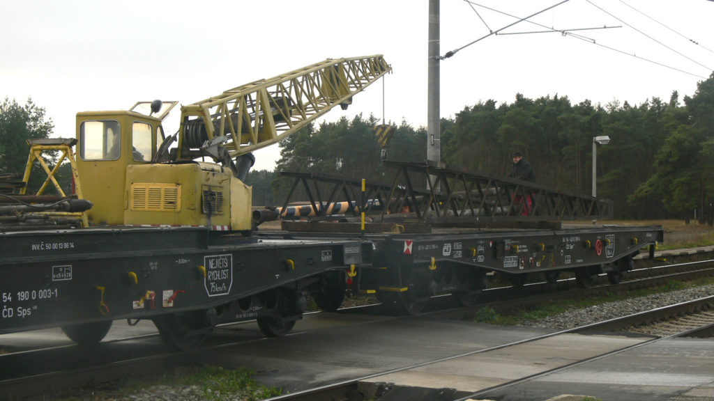 Railroad crane